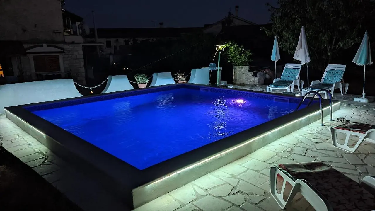 Apartman Aja Kaštelir 0*,