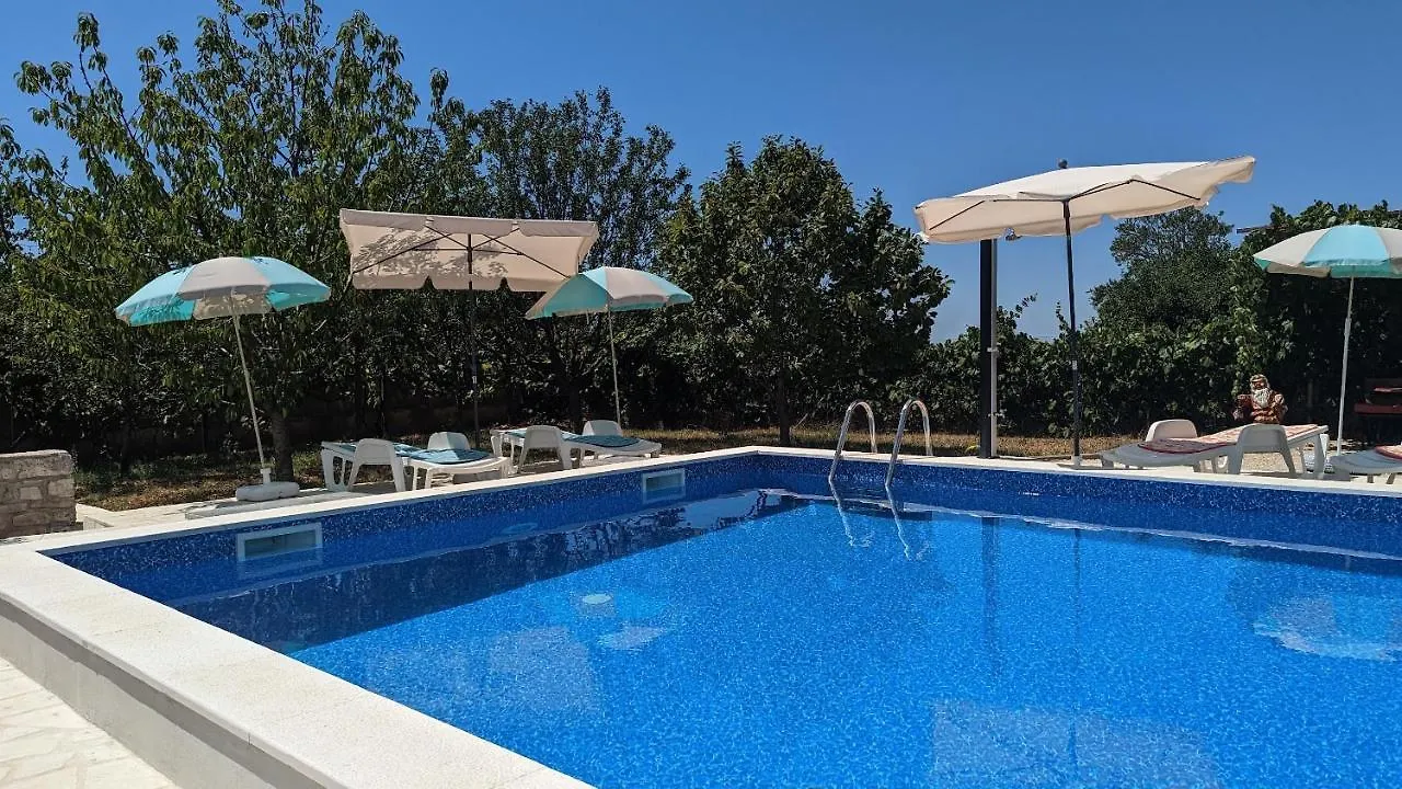 Apartman Aja Kaštelir 0*,