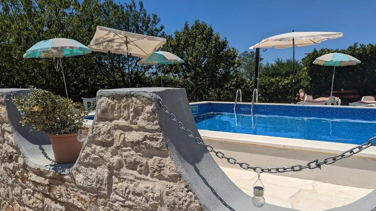 Apartman Aja Kaštelir Hırvatistan